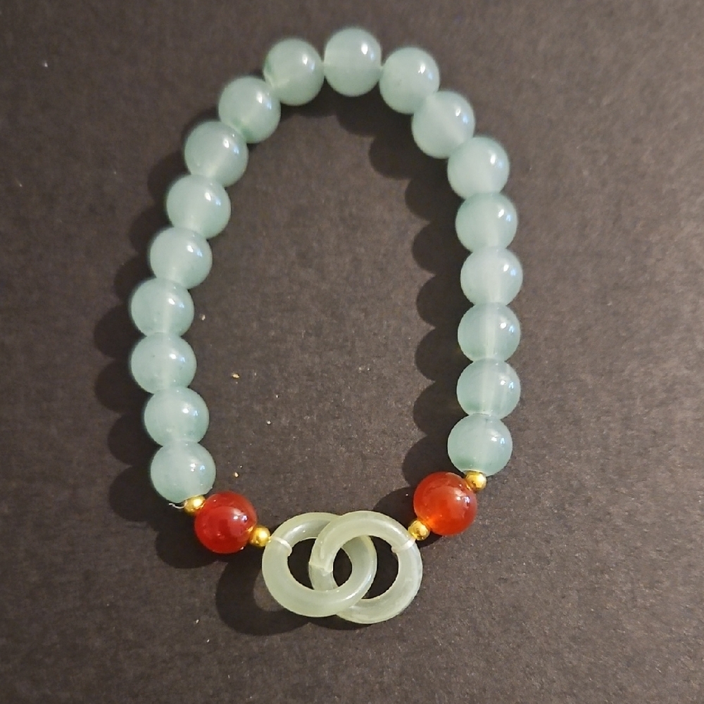 Elegant Jade and Carnelian Bracelet